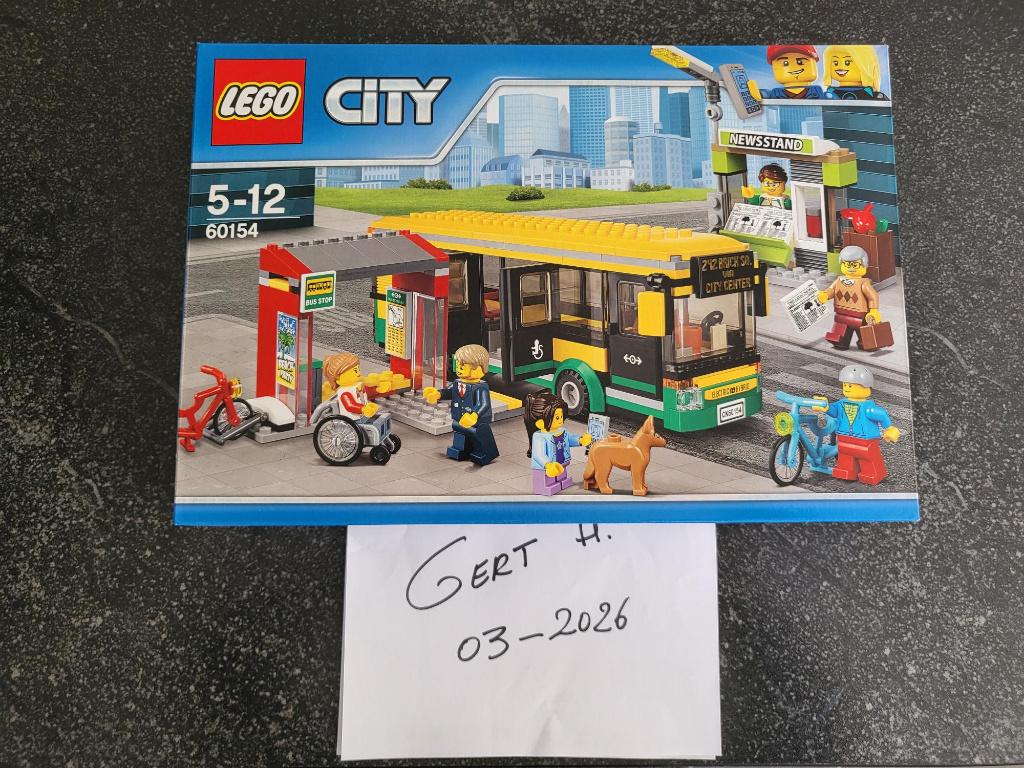Lego set 60154 - Busstation, Kinderen en Baby's, Speelgoed | Duplo en Lego, Nieuw, Lego, Complete set, Ophalen of Verzenden