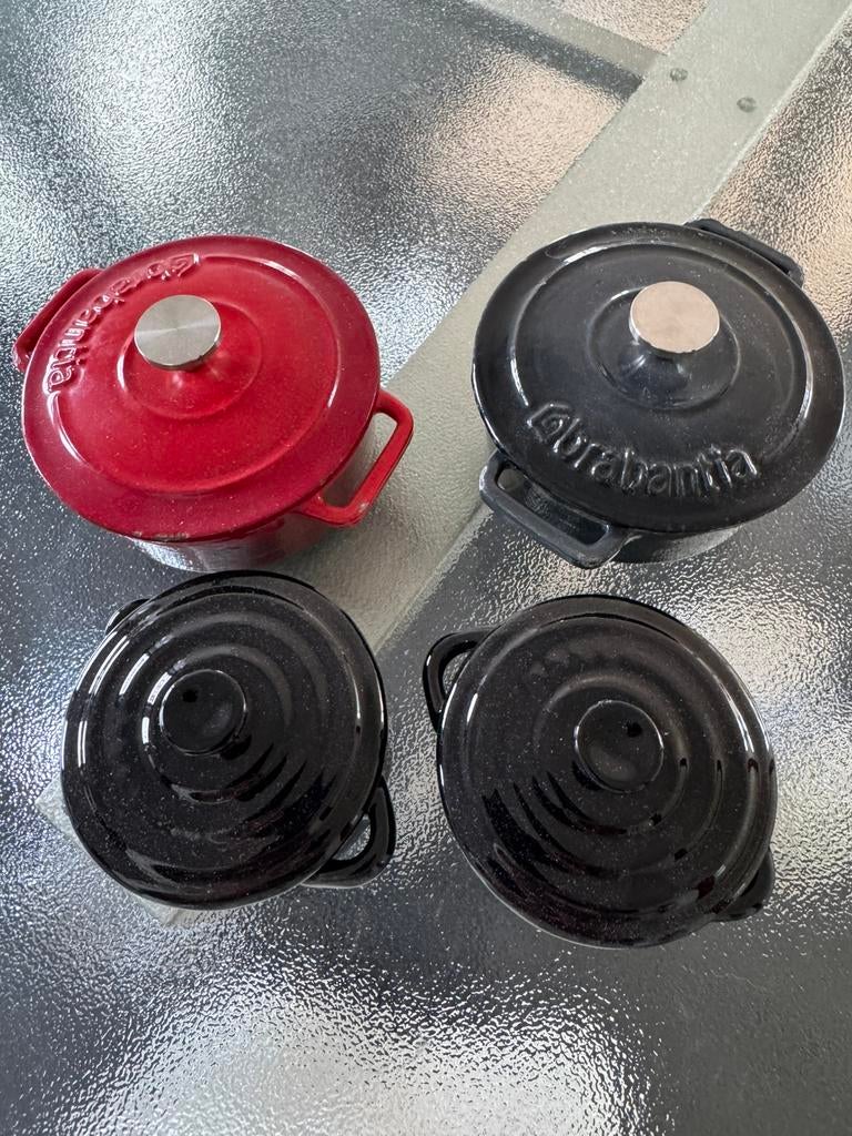 Mini gietijzeren kookpotjes, Huis en Inrichting, Keuken | Potten en Pannen, Overige typen, Nieuw, Ophalen of Verzenden, Gietijzer