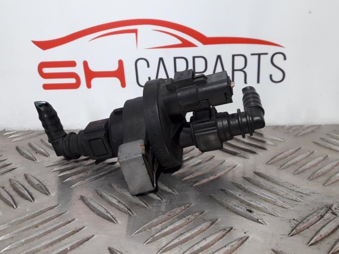 Relais vide d'un Renault Clio, Autos : Pièces & Accessoires, Électronique & Câbles, Renault, Utilisé, 3 mois de garantie, Enlèvement ou Envoi