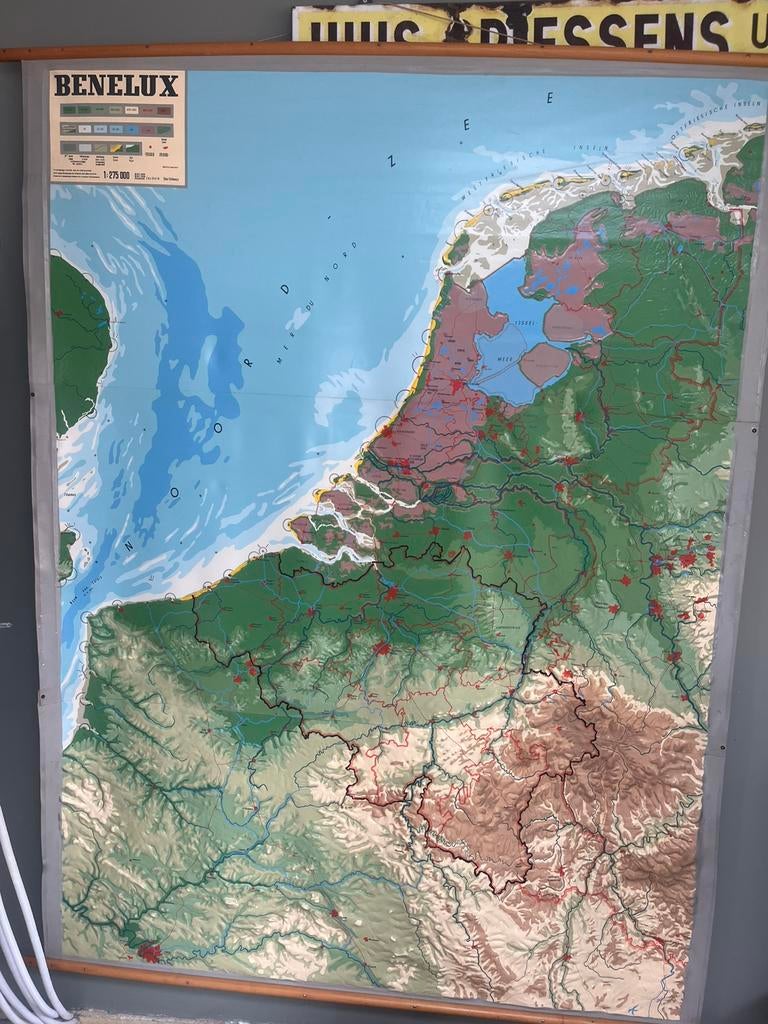 Schoolkaart Benelux relief, Ophalen