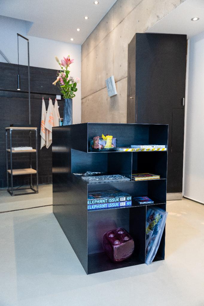 Stalen toog / bureau design, Ophalen, Zo goed als nieuw