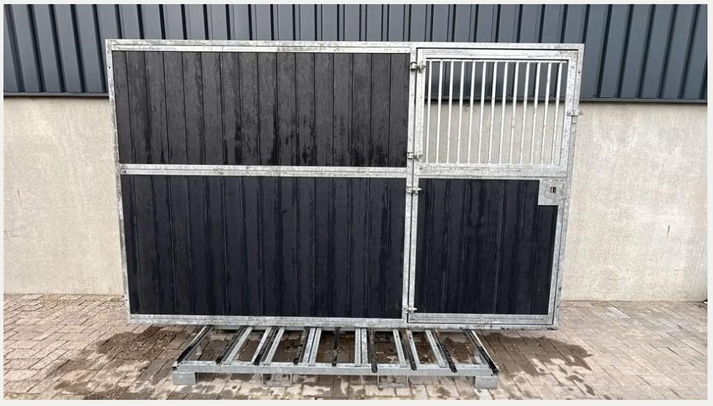 Voorwand met deur rechts | 3500 x 2200 mm. | B-Keuze, Dieren en Toebehoren, Weidegang, 4 paarden of pony's of meer