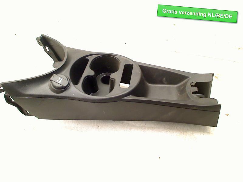 AUX/USB POORT met middenconsole Fiat 500C (312) (735627522), Auto-onderdelen, Gebruikt, Dhr. R. de Gouw, Fiat, De Bloemendaal 21 21
5221 EB  'S HERTOGENBOSCH, NL