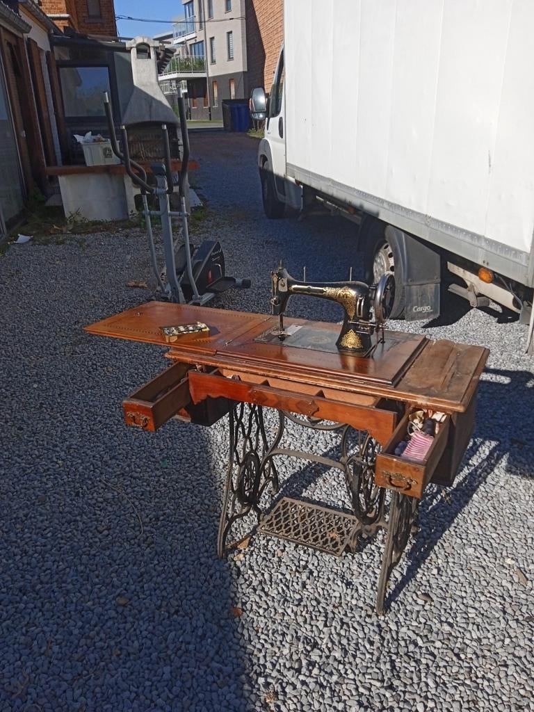 Ancienne machine à coudre, Antiquités & Art, Enlèvement