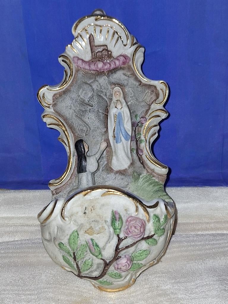 Porseleinen wijwatervat, Ophalen