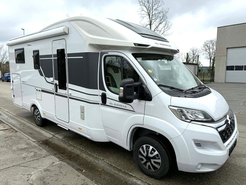 Adria Matrix 650 Sc Axess, Caravans en Kamperen, Mobilhomes, Ringverwarming, Diesel, Adria, Half-integraal