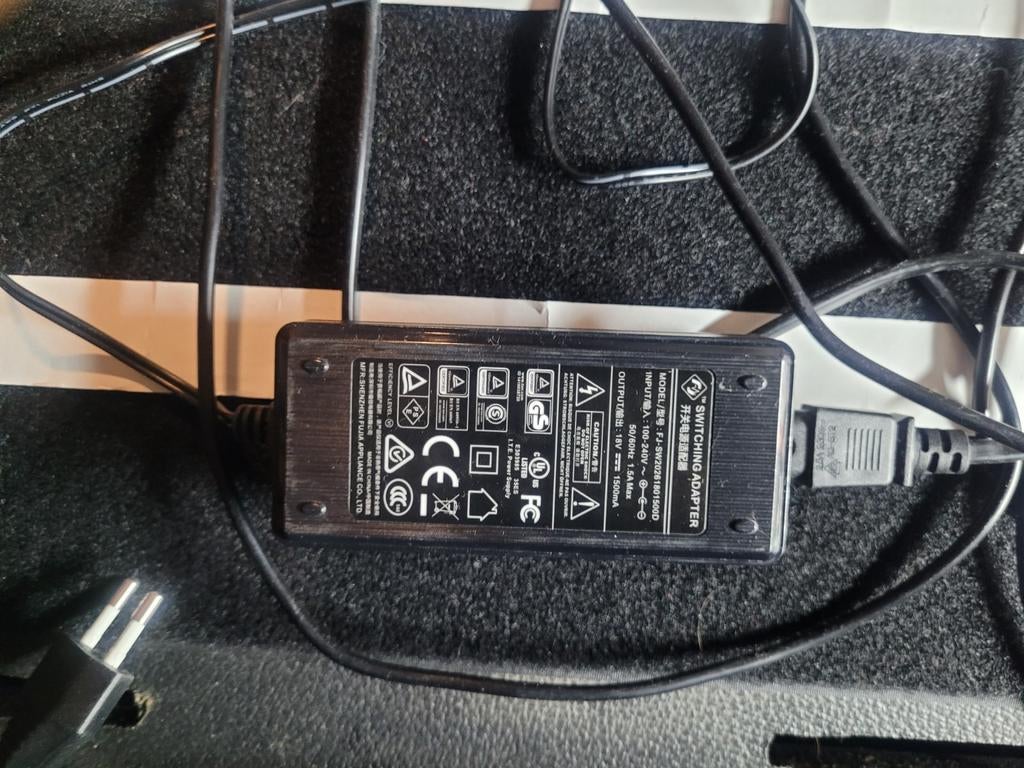 Pedalboard met pedals en kabels, Musique & Instruments, Instruments à corde | Guitares | Électriques, Enlèvement