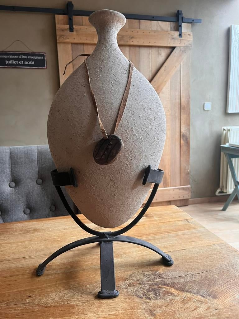 Amphore en terre cuite ds son support fer forgé, Huis en Inrichting, Woonaccessoires | Vazen, Ophalen, Zo goed als nieuw