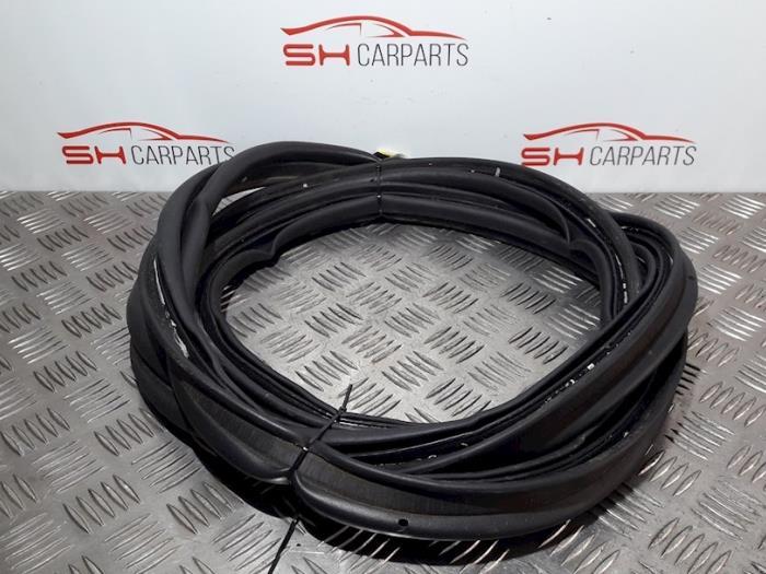 Achterkleprubber van een Renault Megane, Auto-onderdelen, Carrosserie, Renault, Gebruikt, 3 maanden garantie, Ophalen of Verzenden