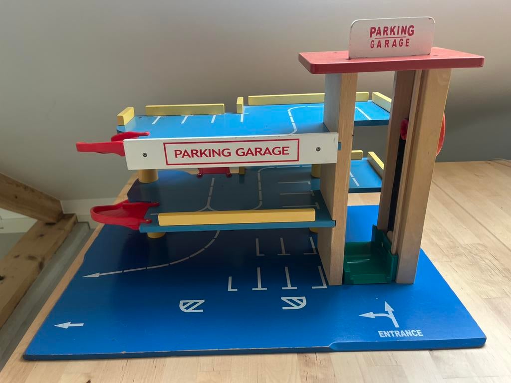 Houten speelgoed garage, Enlèvement, Utilisé