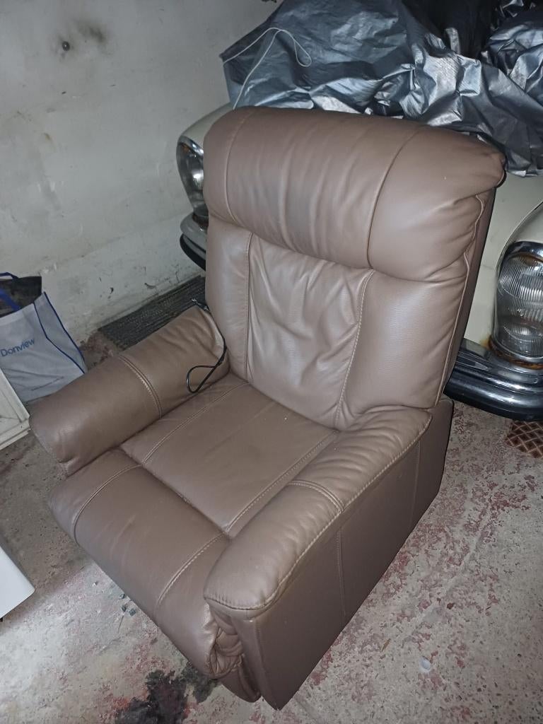 Electrische relaxzetel met liftfunctie, Leder, Huis en Inrichting, Ophalen, Gebruikt, Leer