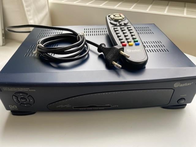 Aston Simba 201 digitale satellietontvanger afstandsbedienin, Ophalen of Verzenden, Zo goed als nieuw, Minder dan 60 watt