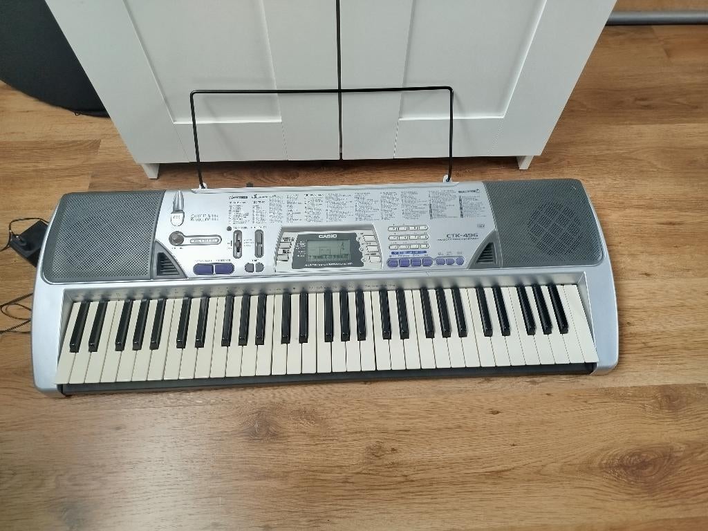 Piano Casio CTK 496 avec support, Muziek en Instrumenten, Piano's, Ophalen, Gebruikt, Overige kleuren, Digitaal