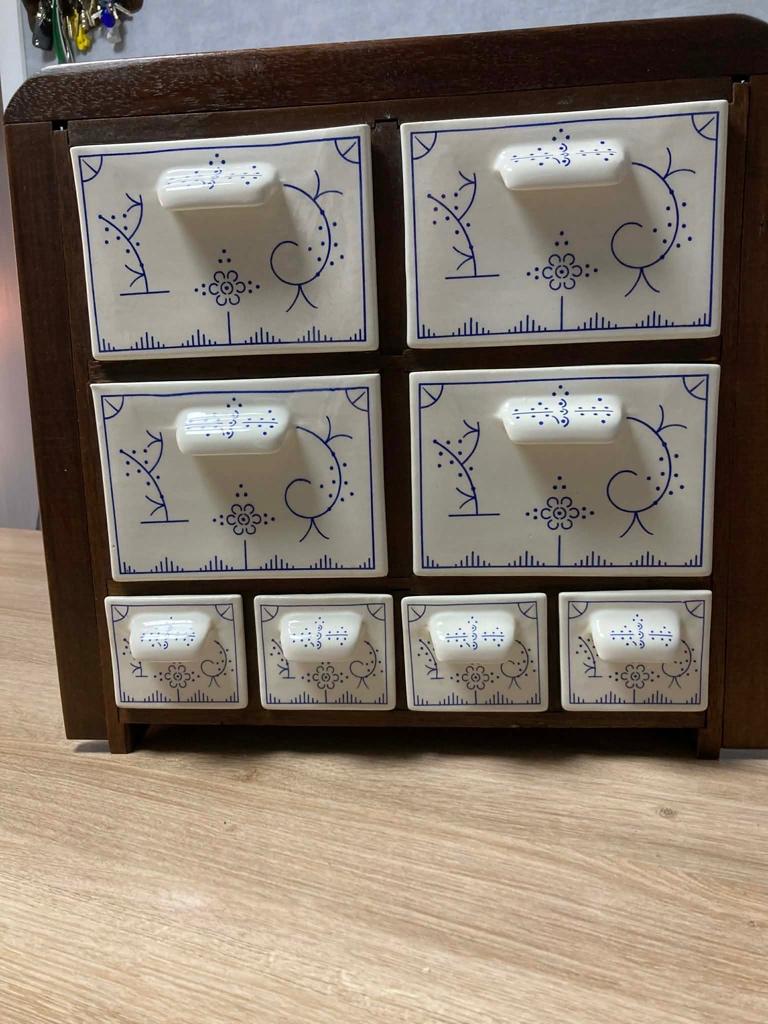 Delfts blauw kruiden kastje, Ophalen