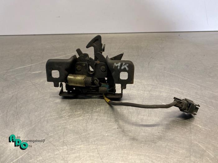 Mécanique de verrouillage capot d'un Renault Clio (Clio 4 1, Autos : Pièces & Accessoires, Renault, -, 3 mois de garantie, Utilisé