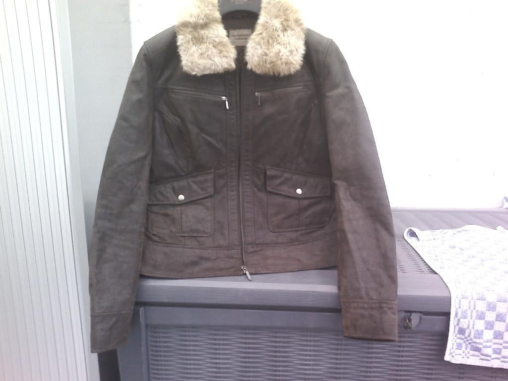 Korte bruine damesvest in daim(Leder)., Taille 42/44 (L), Enlèvement ou Envoi, Brun, Porté