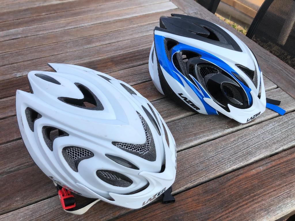 2 fietshelmen, Fietsen en Brommers, Fietsaccessoires | Fietshelmen, Ophalen, Zo goed als nieuw