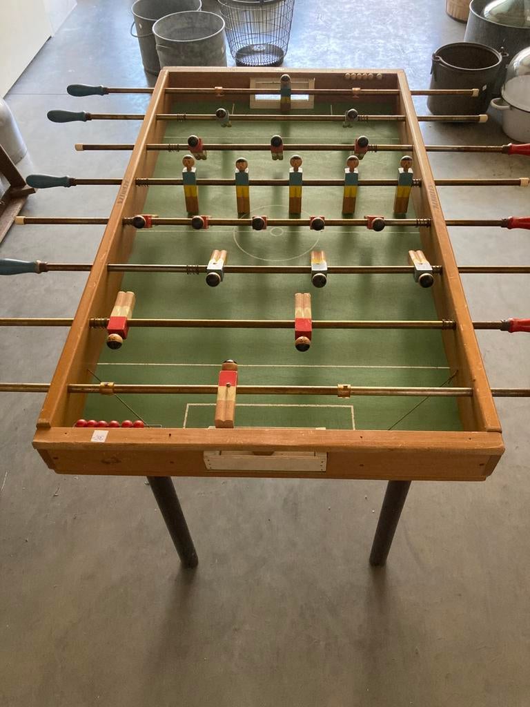 Mooi oud tafelvoetbalspel ,merk Homas, Kinderen en Baby's, Speelgoed | Voetbaltafels, Ophalen, Gebruikt