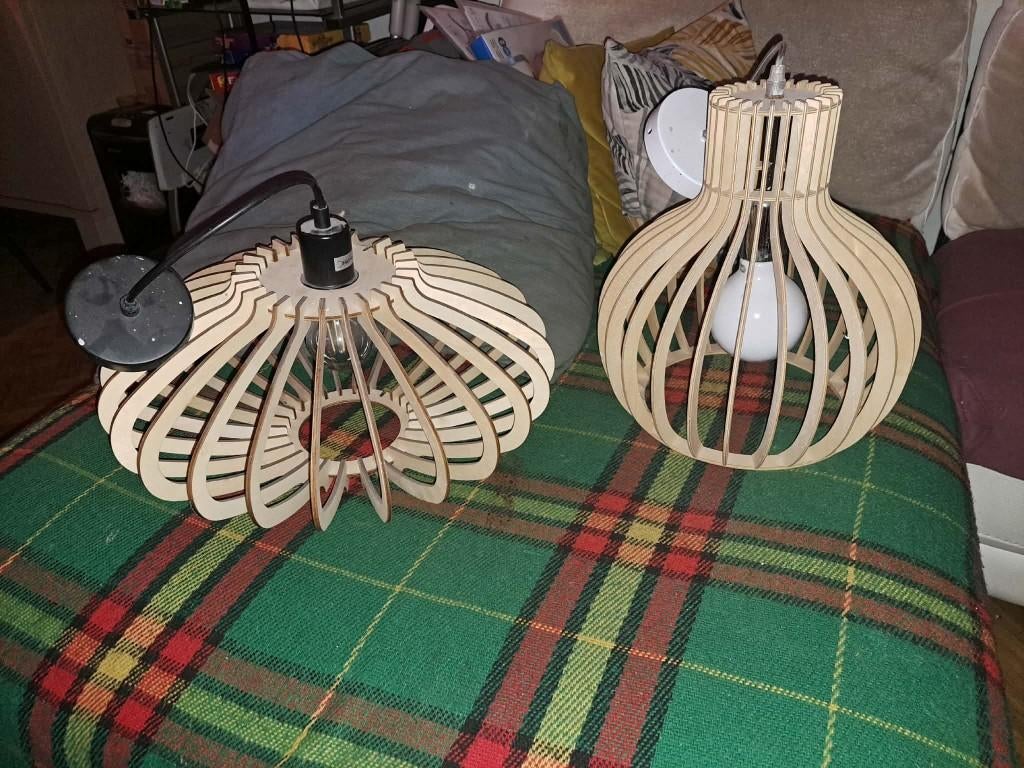 2x Landelijke hanglamp-GLOBE-naturel hout-design nwprijs:85€, Ophalen, Zo goed als nieuw, Hout, Minder dan 50 cm