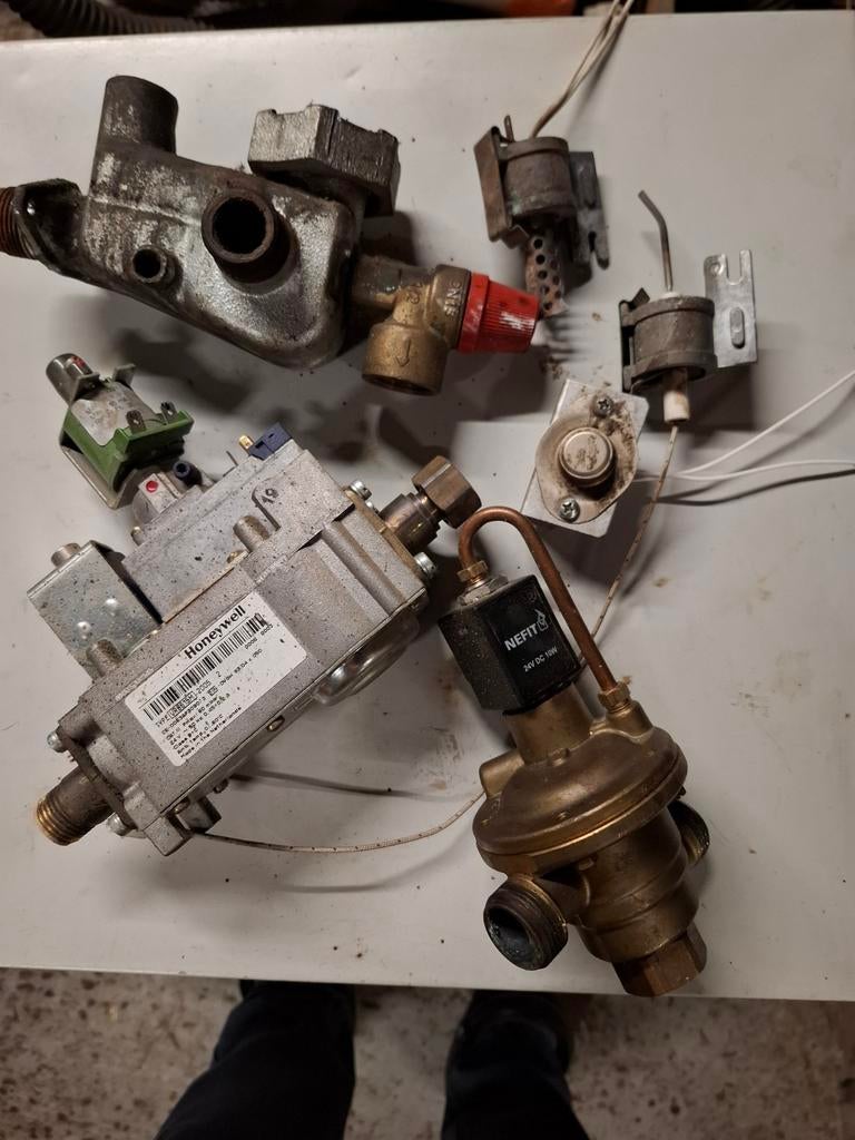 Pièces de chaudière murale Buderus, Bricolage & Construction, Chauffe-eau & Boilers, Enlèvement