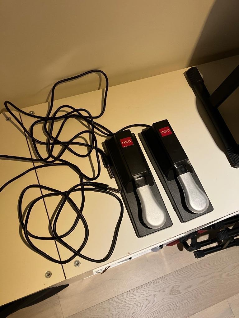 Nord sustain pedal, Ophalen of Verzenden, Zo goed als nieuw