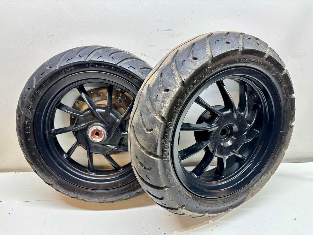 Velgenset met goede banden Kymco New Like, Vélos & Vélomoteurs, Pièces de cyclomoteur | Scooters, Comme neuf, Kymco, Autres types