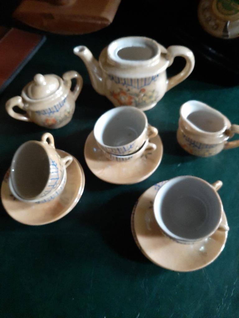 Kinderserviesje uit porselein, dekseltje theepotje ontbreekt, Ophalen of Verzenden