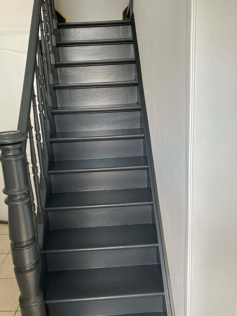 Peintre en bâtiment  rénovation d'escalier en bois