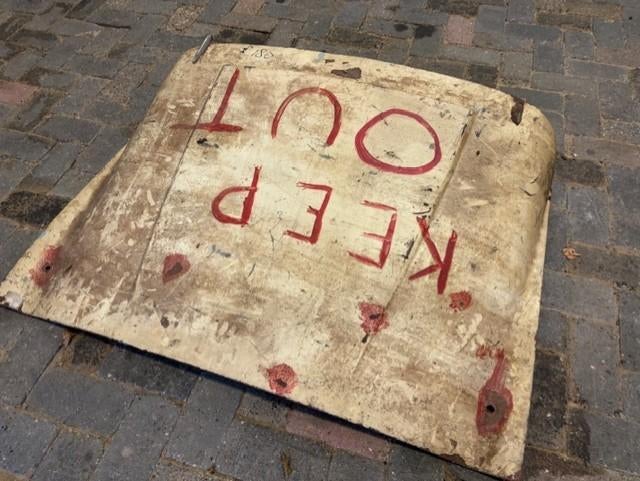 Triumph TR2-3-3A motorkap, Enlèvement