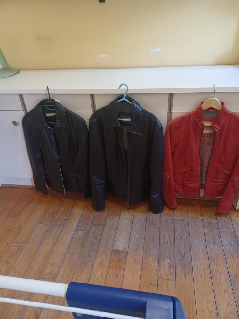 VESTE EN VÉRITABLE CUIR, Enlèvement