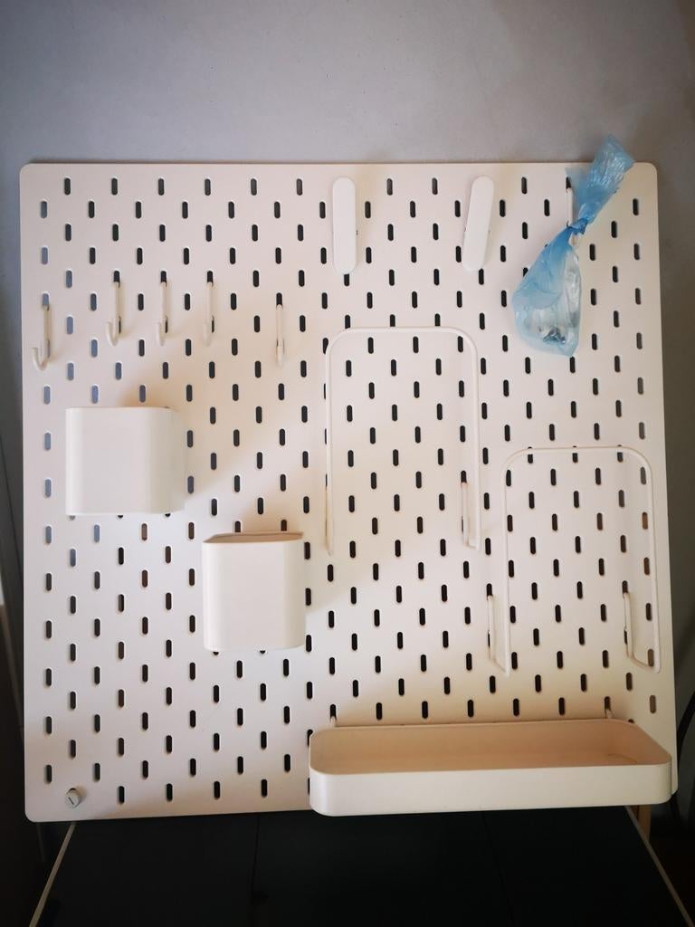 Tableau perforé Ikea avec accessoires, Maison & Meubles, Neuf