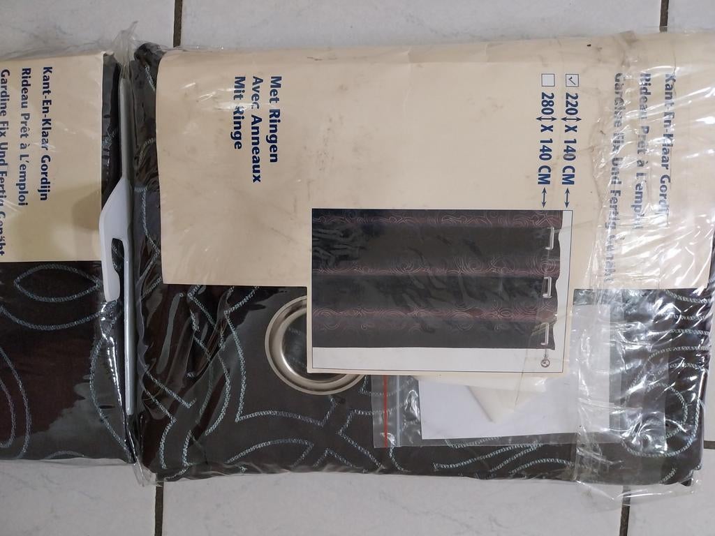 2 Kant en klare Gordijnen 220cm x 140 cm., Huis en Inrichting, Stoffering | Gordijnen en Lamellen, Ophalen, 100 tot 150 cm, Bruin