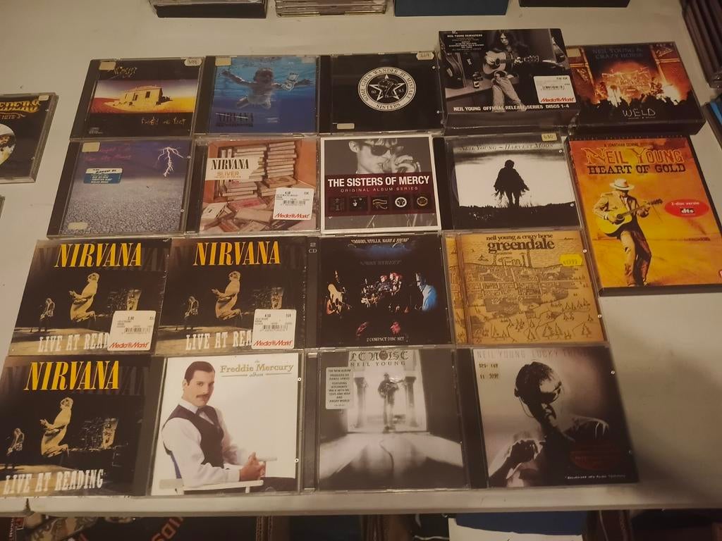 18tal cd'sNirvana, Sisters of Mercy, Midnight Oil en Mercury, Ophalen