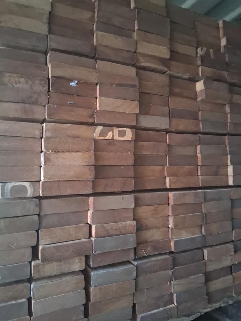 Planche de terrasse en bois exotique, Bois