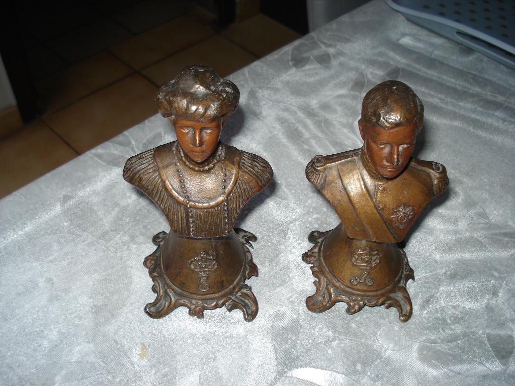 Statuette en bronze roi Albert 1er et Elisabeth de Baviere, Collections, Envoi, Comme neuf, Autres types