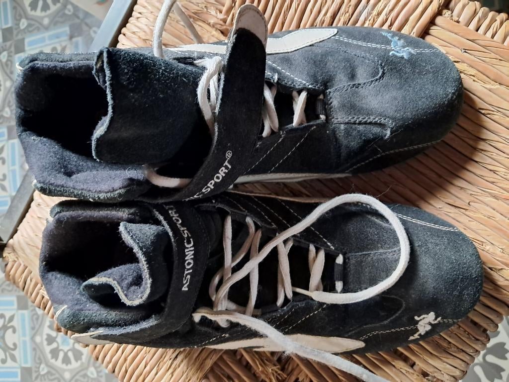 Chaussures de sport pour homme pointures 45, Sports & Fitness, Korfbal, Enlèvement ou Envoi, Utilisé, Chaussures