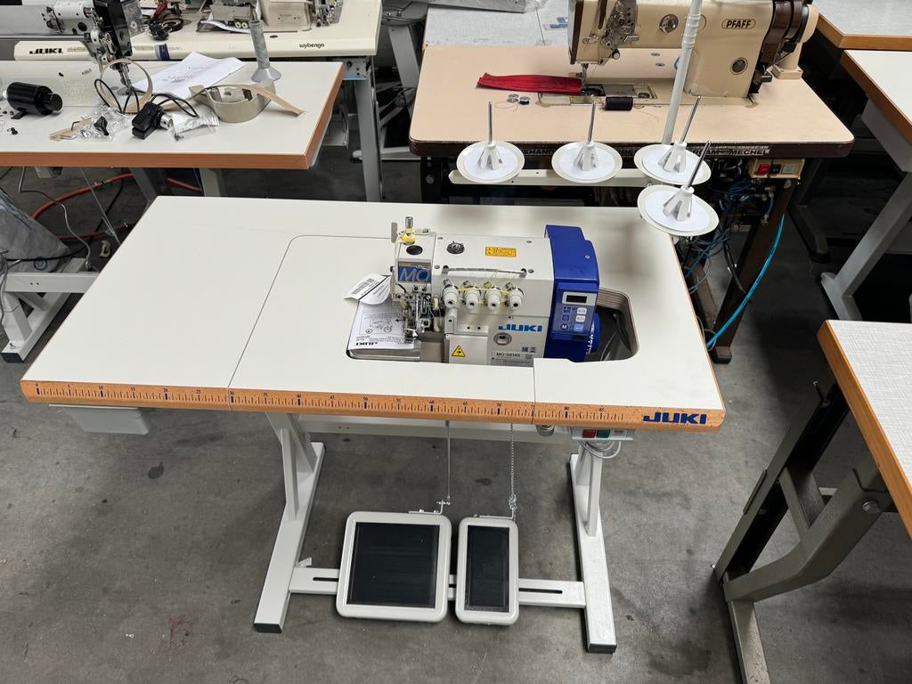 Industriële lockmachine overlock juki mo6814s 4draad nieuw, Hobby en Vrije tijd, Naaimachines en Toebehoren, Overige merken, Nieuw