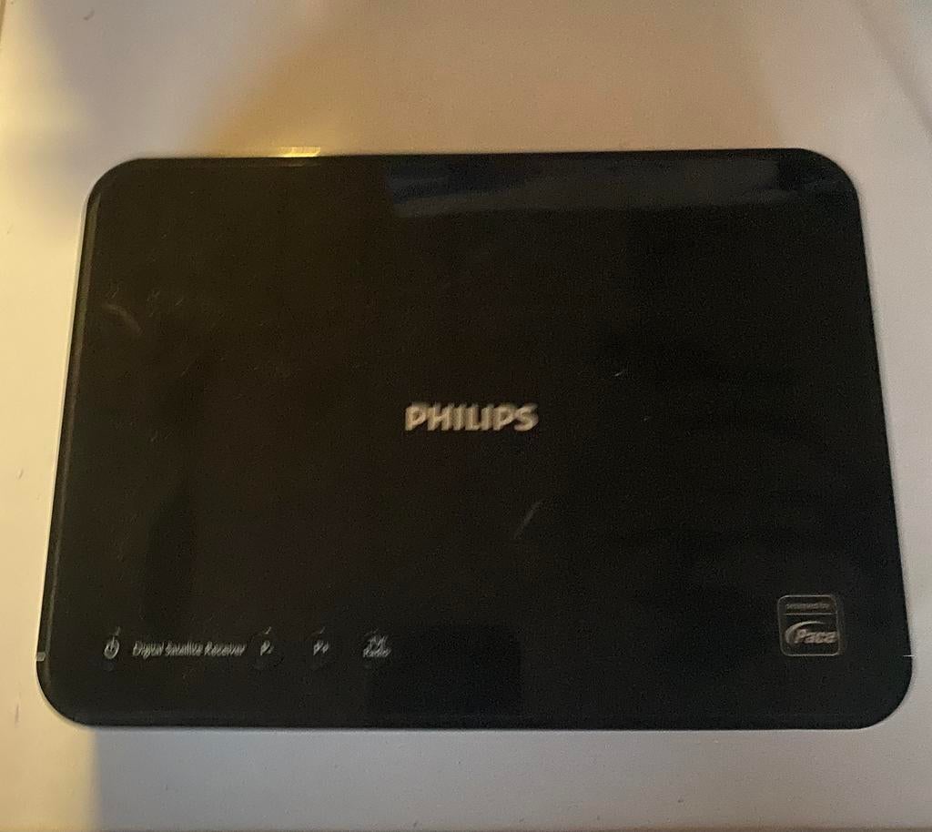 Philips digitale satellietontvanger met adapter – gebruikt, Audio, Tv en Foto, Versterkers en Ontvangers, Ophalen, Gebruikt