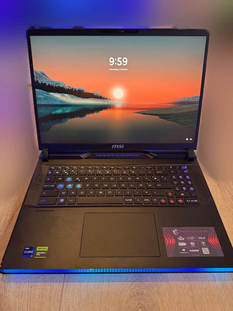 Ordinateur portable MSI GE78XH, MSI, 32 GB, 17 pouces ou plus, Comme neuf