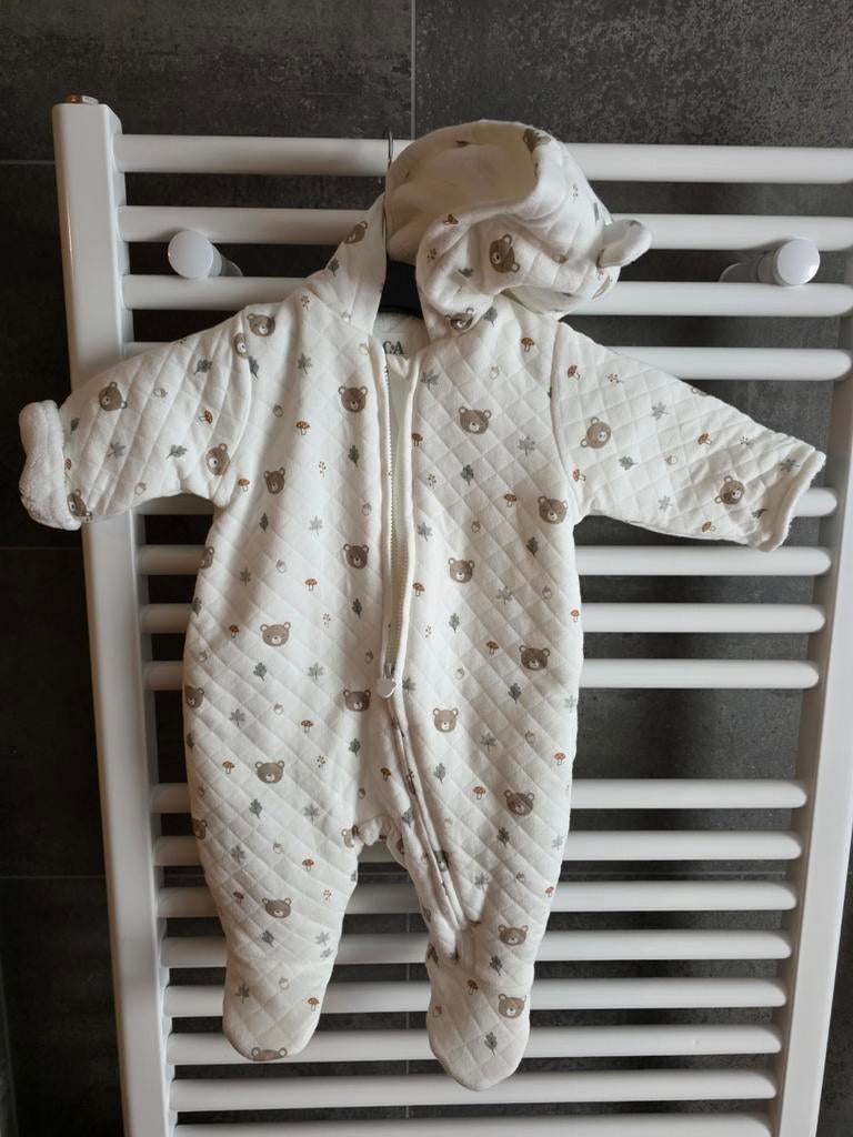 Combinaison bébé neuve, Enlèvement