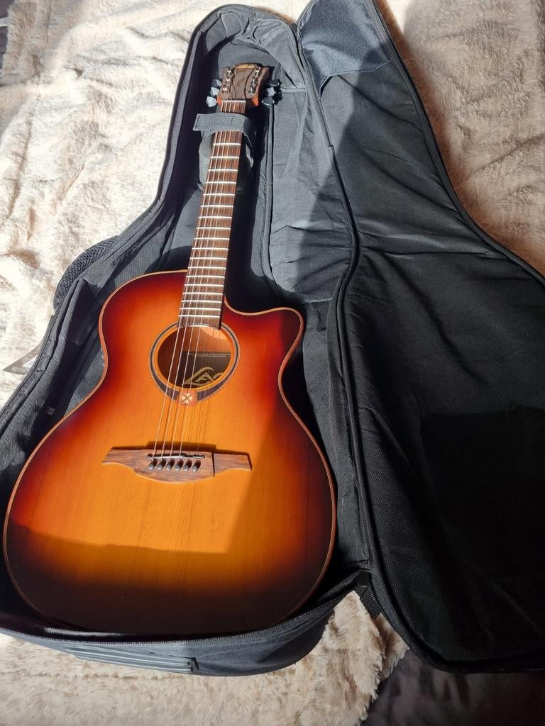 Guitare electro acoustique auditorium, Musique & Instruments