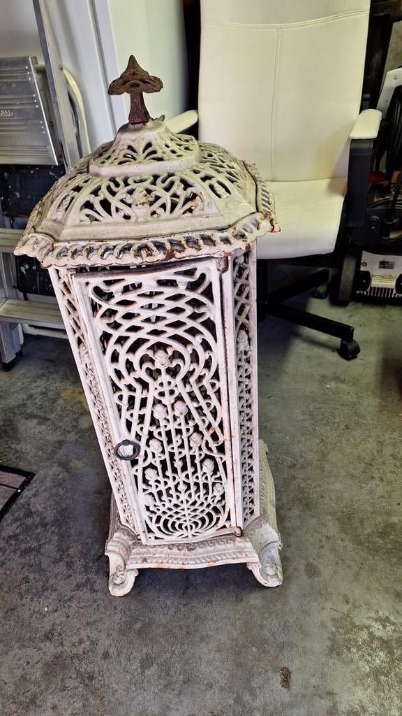 Antiek gietijzer houtkachel, Enlèvement