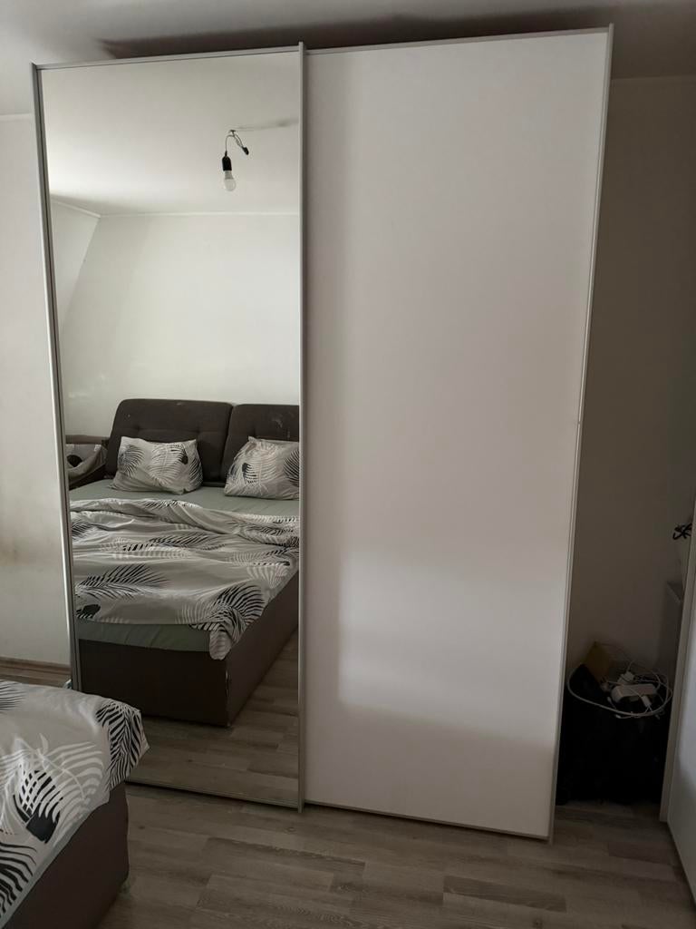 Grande armoire avec portes coulissantes et miroir, Avec porte(s), 150 à 200 cm, Enlèvement, Utilisé