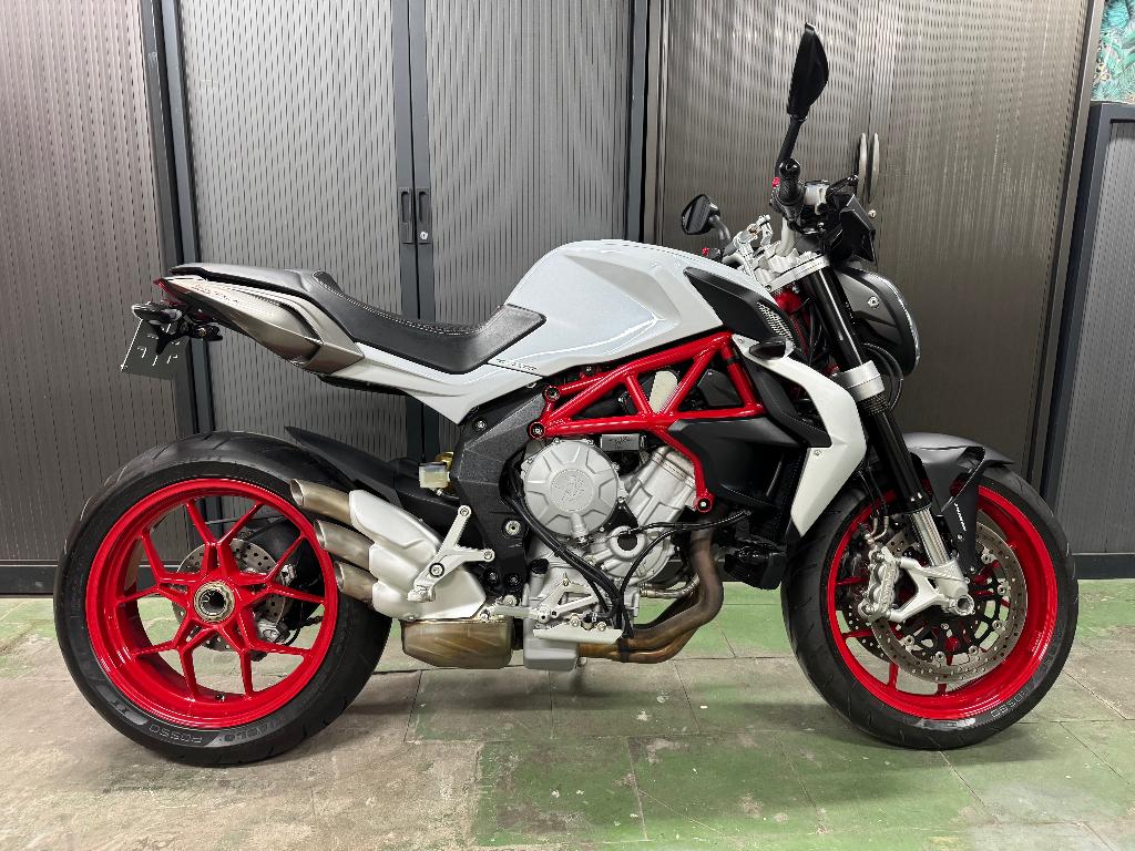 MV Agusta Brutale 800, Motoren, Motoren | MV Agusta, 3 cilinders, Particulier, Meer dan 35 kW, 800 cc