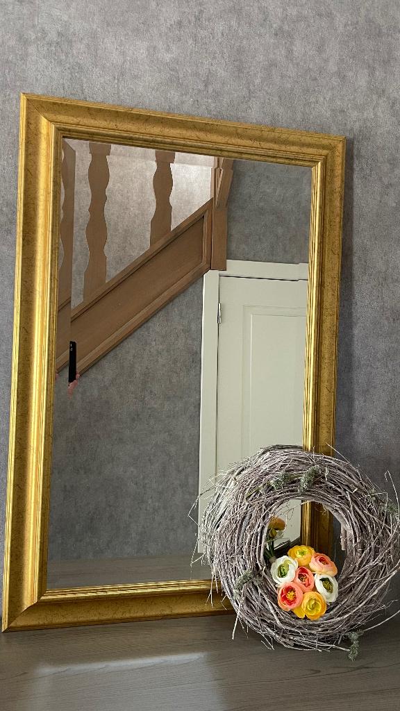 Mooie spiegel met gouden rand. 88x58 cm, Antiek en Kunst, Antiek | Spiegels, Ophalen, 50 tot 100 cm, Minder dan 100 cm