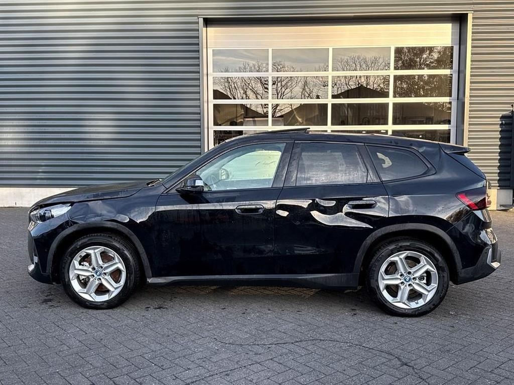 BMW IX1 XDrive30 67 kWh, harman kadon, panoramadak, Automaat, Zwart, Leder, 5 zetels
