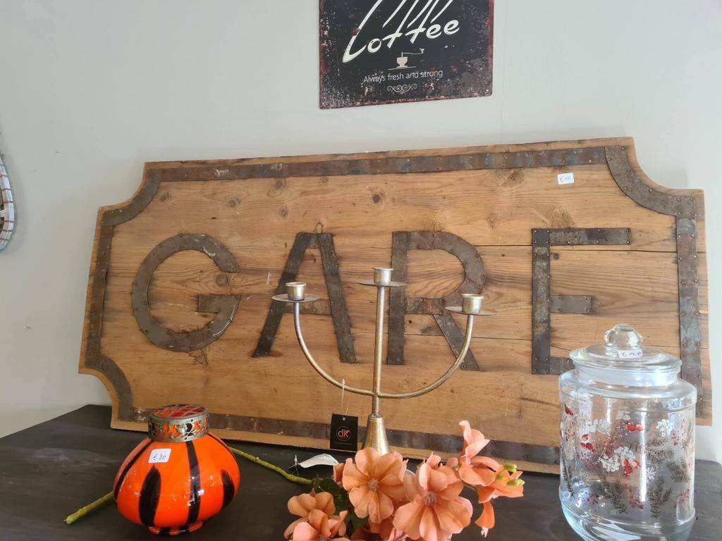 Enseigne en bois GARE, Enlèvement