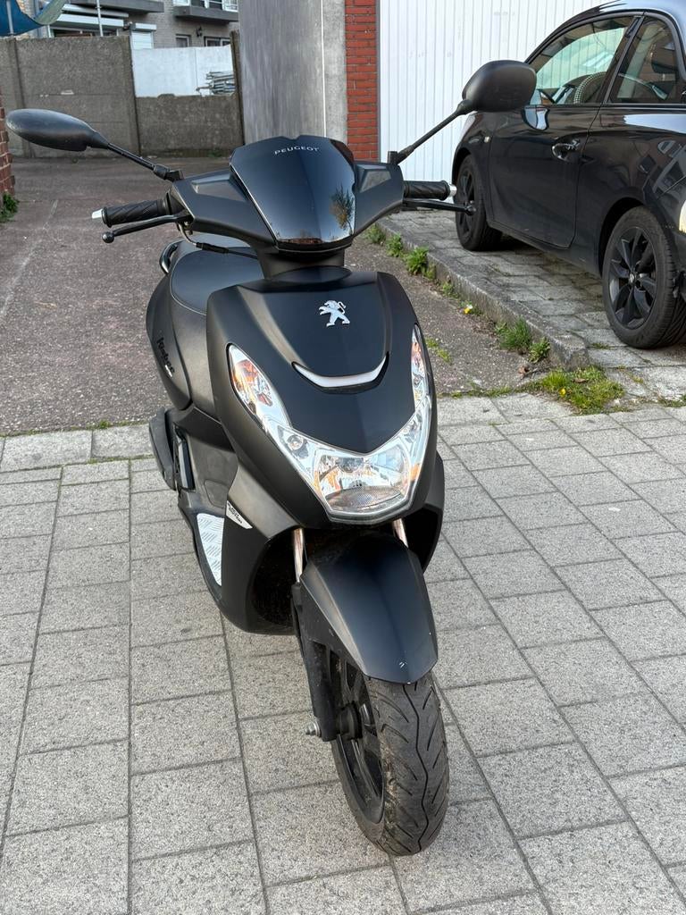 Peugeot kisbee black edition 50cc, Vélos & Vélomoteurs, Scooters | Peugeot, Neuf, Autres modèles, Classe A (25 km/h), Essence