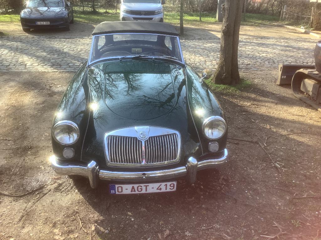 Auto  MGA 1600, Autos, Cuir, Beige, Boîte manuelle, 2 portes