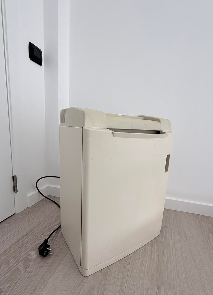 Déchiqueteuse de papier BR.37x profondeur 30 x hauteur 52 cm, Enlèvement, Utilisé